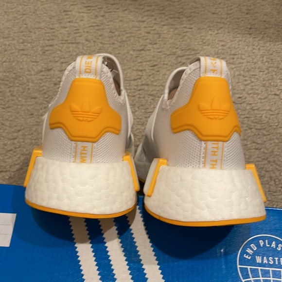 Adidas NMD_R1 STRAP women shoes size 7 brand new with box - Picture 8 of 9